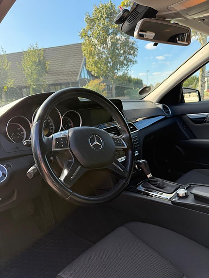Mercedes-Benz C200 10 of 14