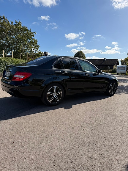 Mercedes-Benz C200 6 of 14