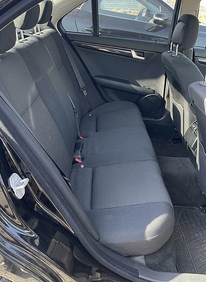 Mercedes-Benz C200 14 of 14
