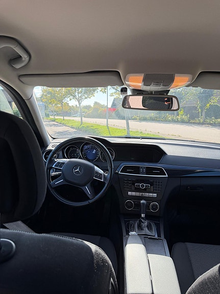 Mercedes-Benz C200 9 of 14
