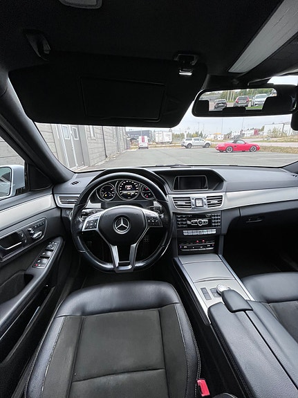 Mercedes-Benz E220 6 of 7