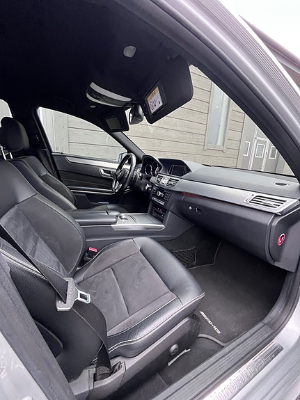 Mercedes-Benz E220 5 of 7