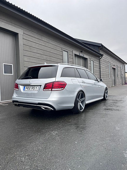 Mercedes-Benz E220 3 of 7