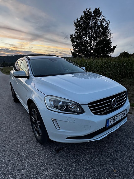 Volvo XC60 2 of 10