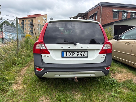 Volvo XC70 2 of 6