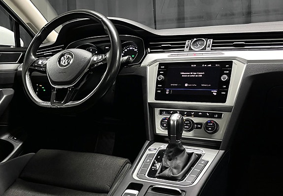 Volkswagen Passat 14 of 24