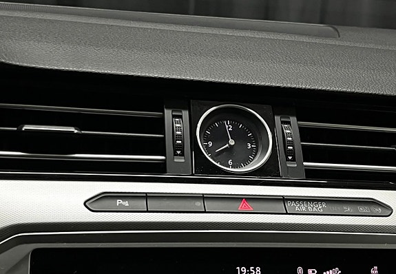 Volkswagen Passat 18 of 24