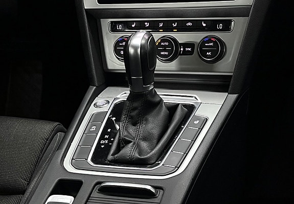 Volkswagen Passat 15 of 24