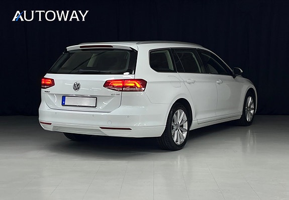 Volkswagen Passat 4 of 24