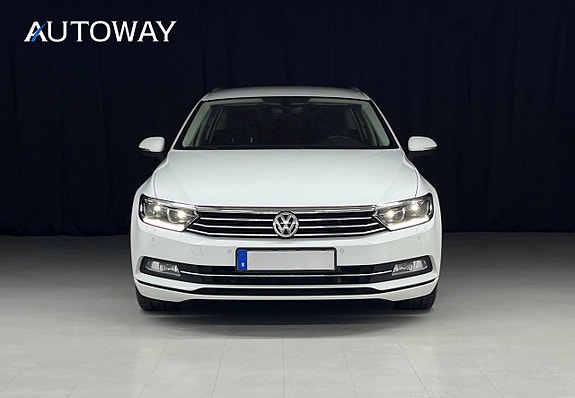 Volkswagen Passat 2 of 24