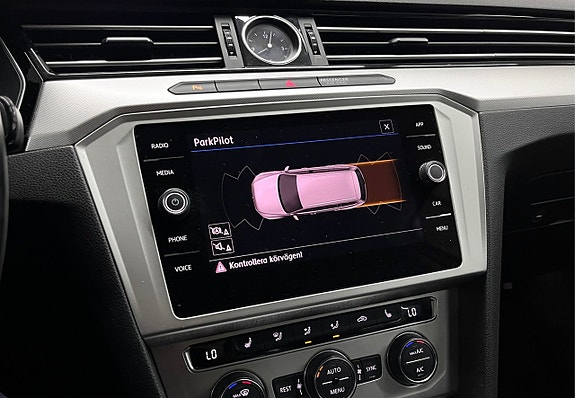 Volkswagen Passat 13 of 24