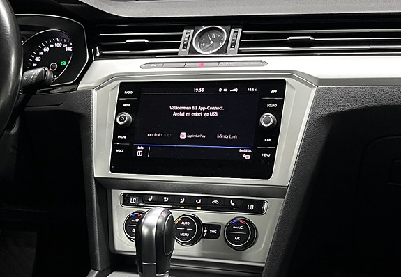 Volkswagen Passat 17 of 24