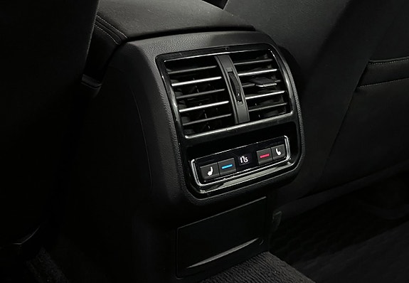 Volkswagen Passat 22 of 24