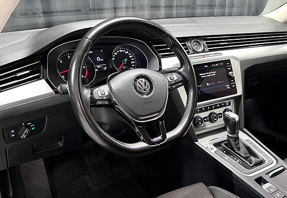 Volkswagen Passat 11 of 24