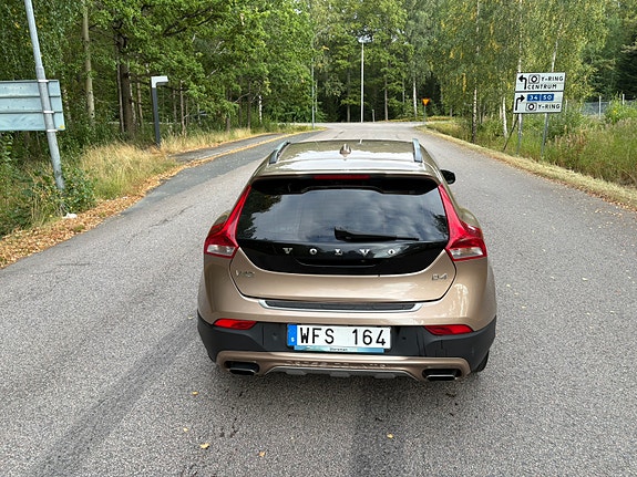 Volvo V40 Cross Country 5 of 12