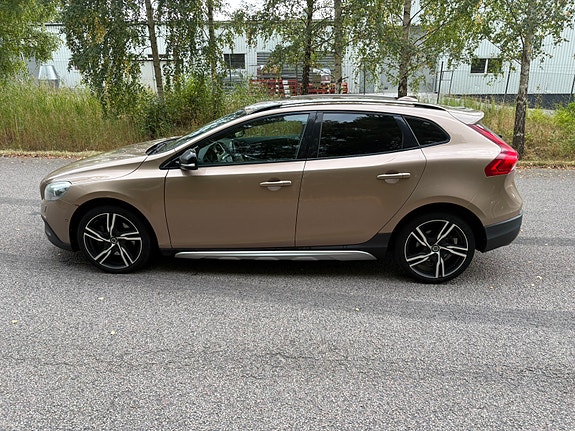 Volvo V40 Cross Country 4 of 12