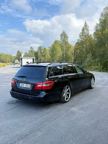 Mercedes-Benz E250 3 of 7