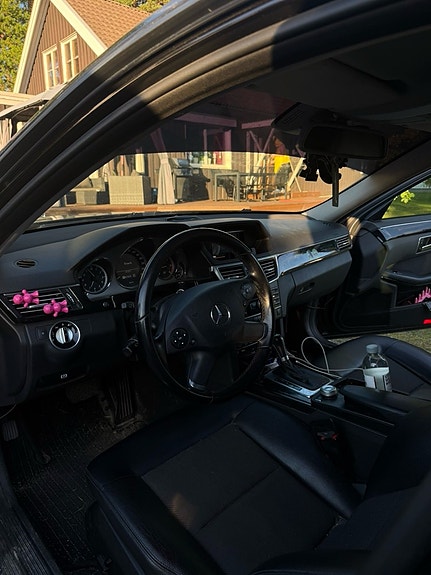 Mercedes-Benz E250 5 of 7