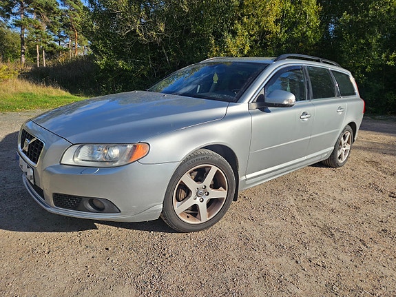 Volvo V70 2 of 6