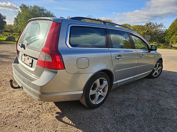 Volvo V70 3 of 6