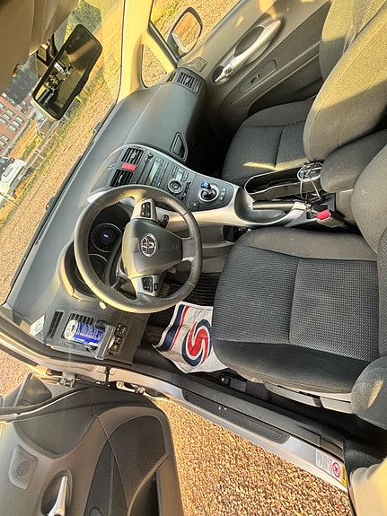 Toyota Auris 8 of 11