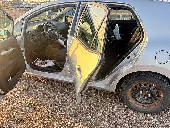 Toyota Auris 5 of 11