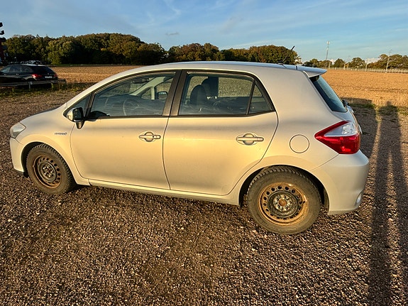 Toyota Auris 2 of 11