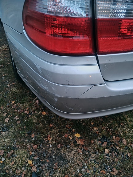 Mercedes-Benz E200 4 of 11