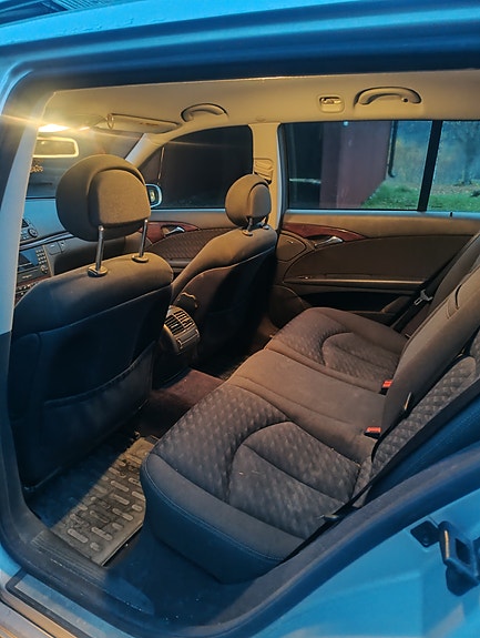 Mercedes-Benz E200 8 of 11