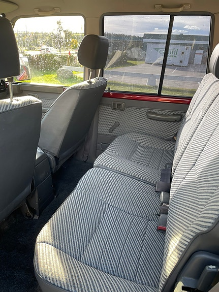 Toyota Land Cruiser 7 of 15