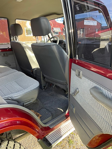 Toyota Land Cruiser 3 of 15