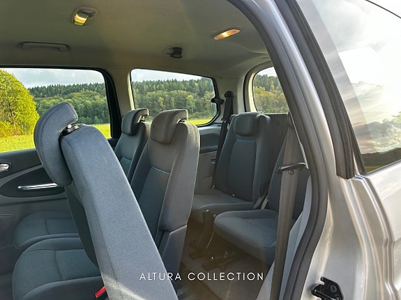 Ford Galaxy 22 of 23