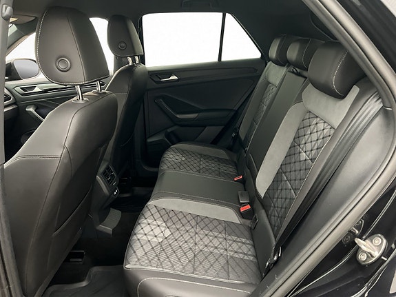Volkswagen T-Roc 15 of 26