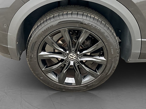 Volkswagen T-Roc 25 of 26