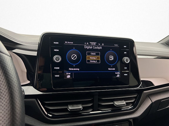 Volkswagen T-Roc 21 of 26