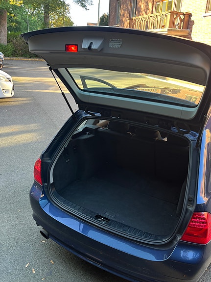 BMW 320i 8 of 13