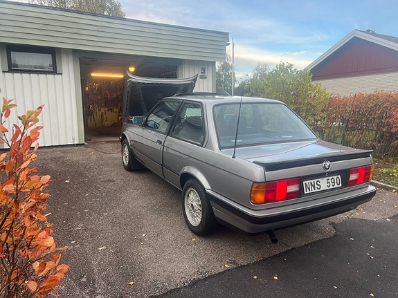 BMW 318i 9 of 9
