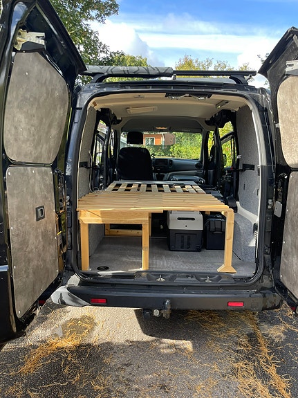 Nissan NV200 4 of 10