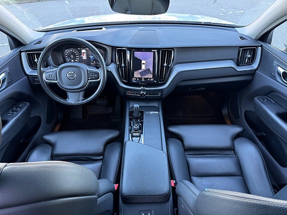 Volvo XC60 11 of 25