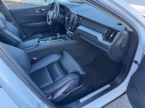 Volvo XC60 13 of 25