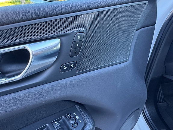 Volvo XC60 14 of 25