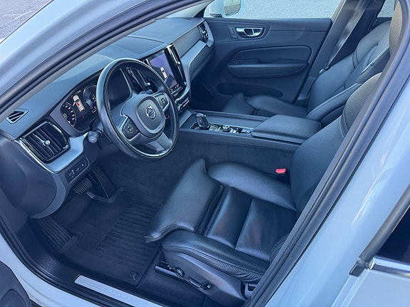 Volvo XC60 10 of 25