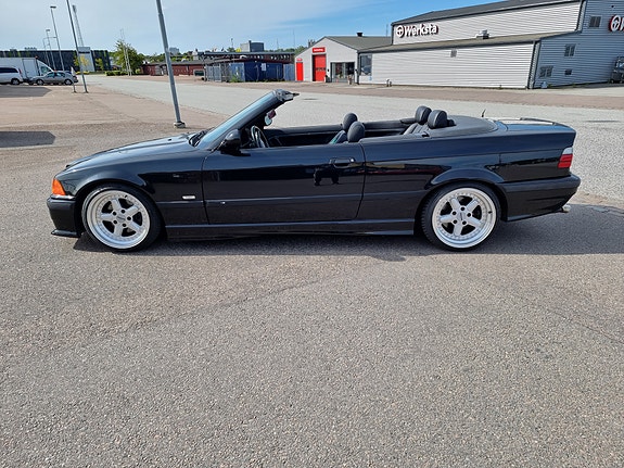 BMW 320i