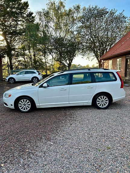 Volvo V70 3 of 14