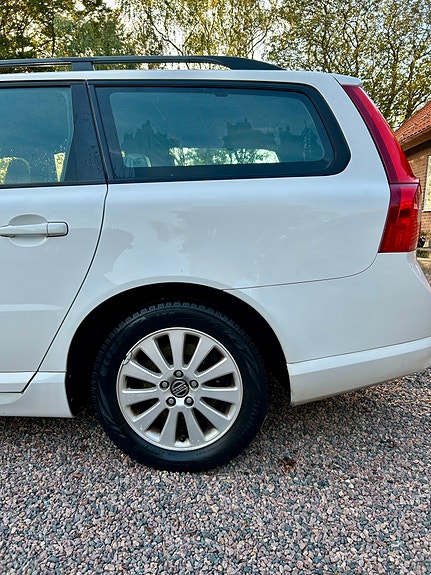 Volvo V70 10 of 14