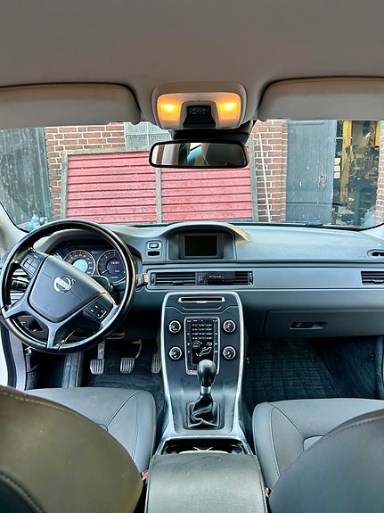 Volvo V70 11 of 14