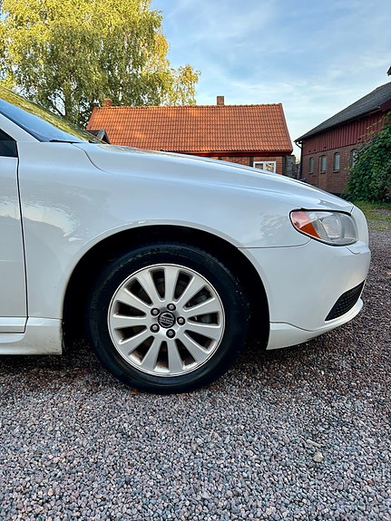 Volvo V70 8 of 14