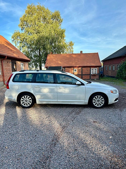Volvo V70 4 of 14