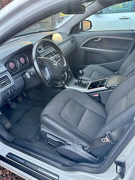 Volvo V70 12 of 14