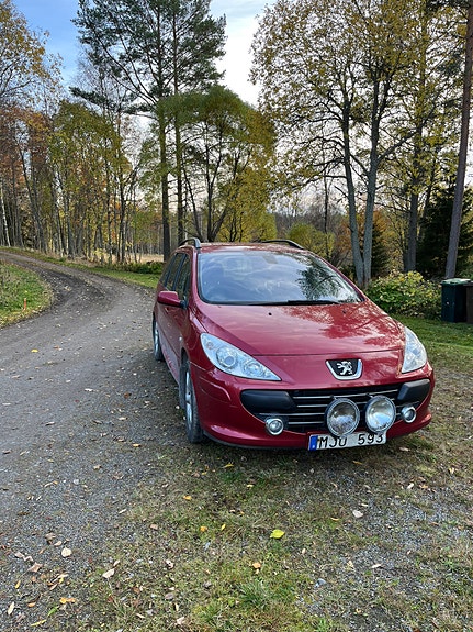 Peugeot 307 2 of 7